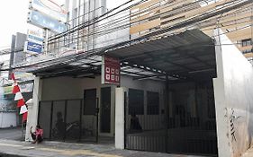 RedDoorz Plus near Taman Anggrek Mall